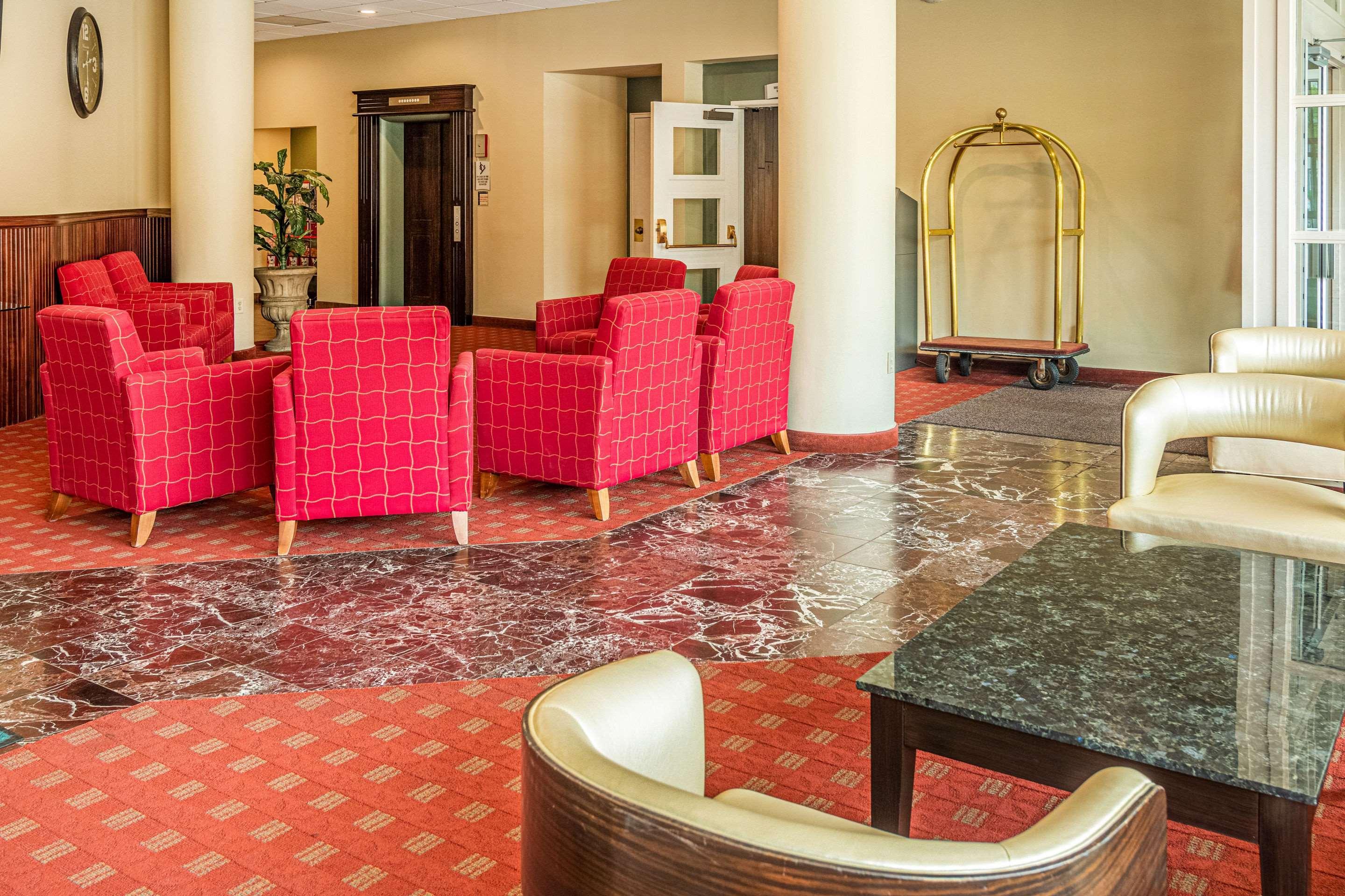 Quality Inn & Suites Virginia Exterior photo