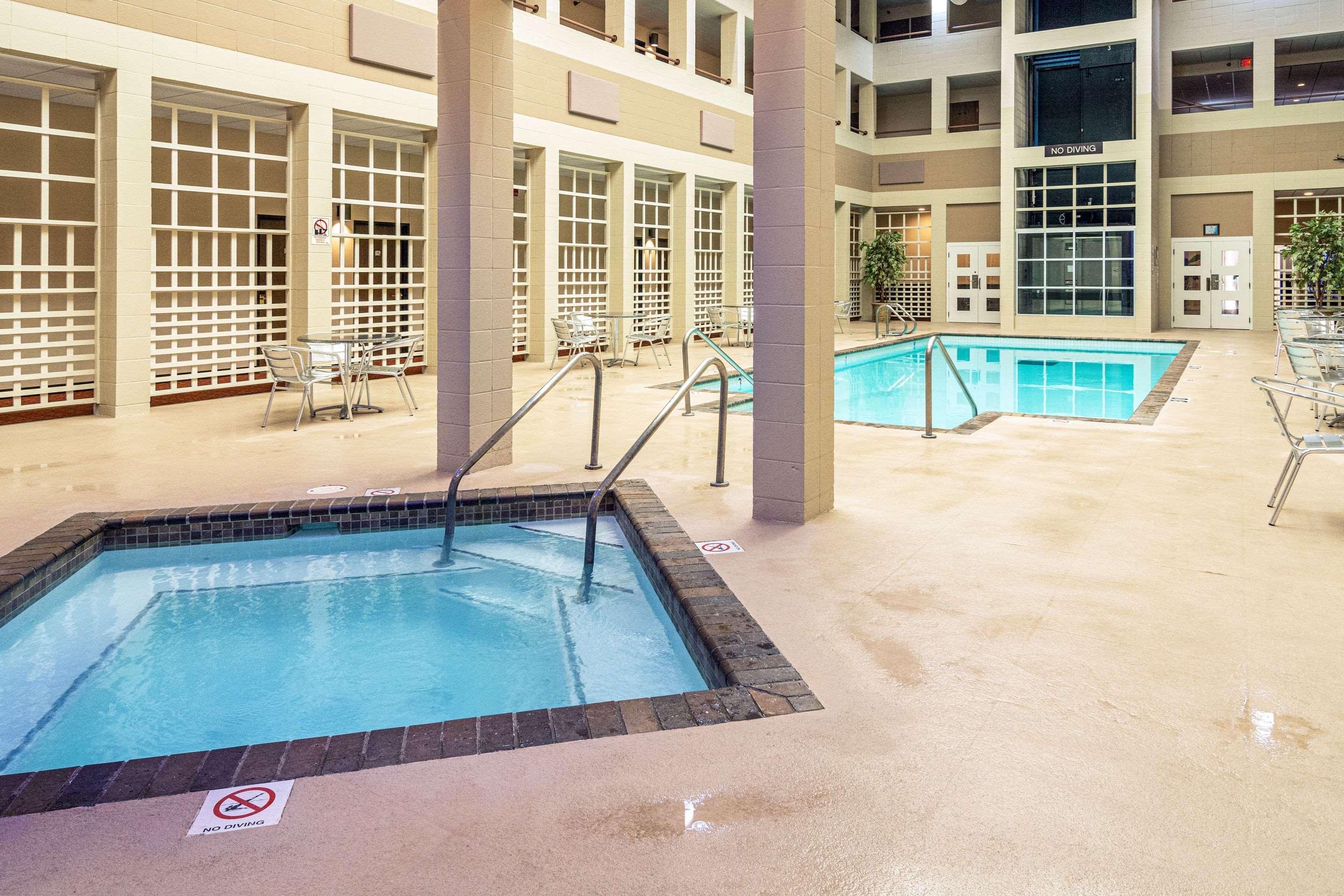 Quality Inn & Suites Virginia Exterior photo