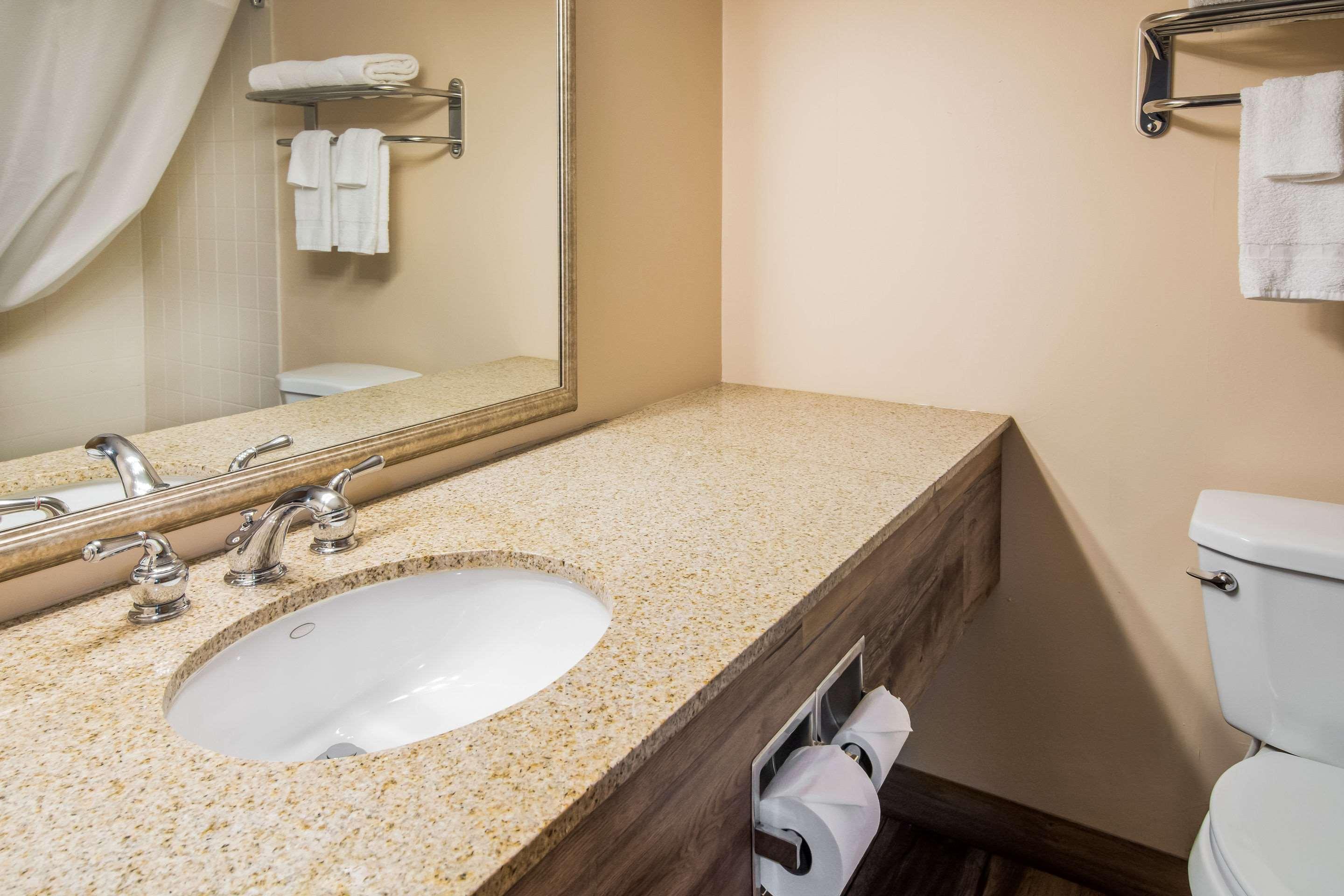 Quality Inn & Suites Virginia Exterior photo