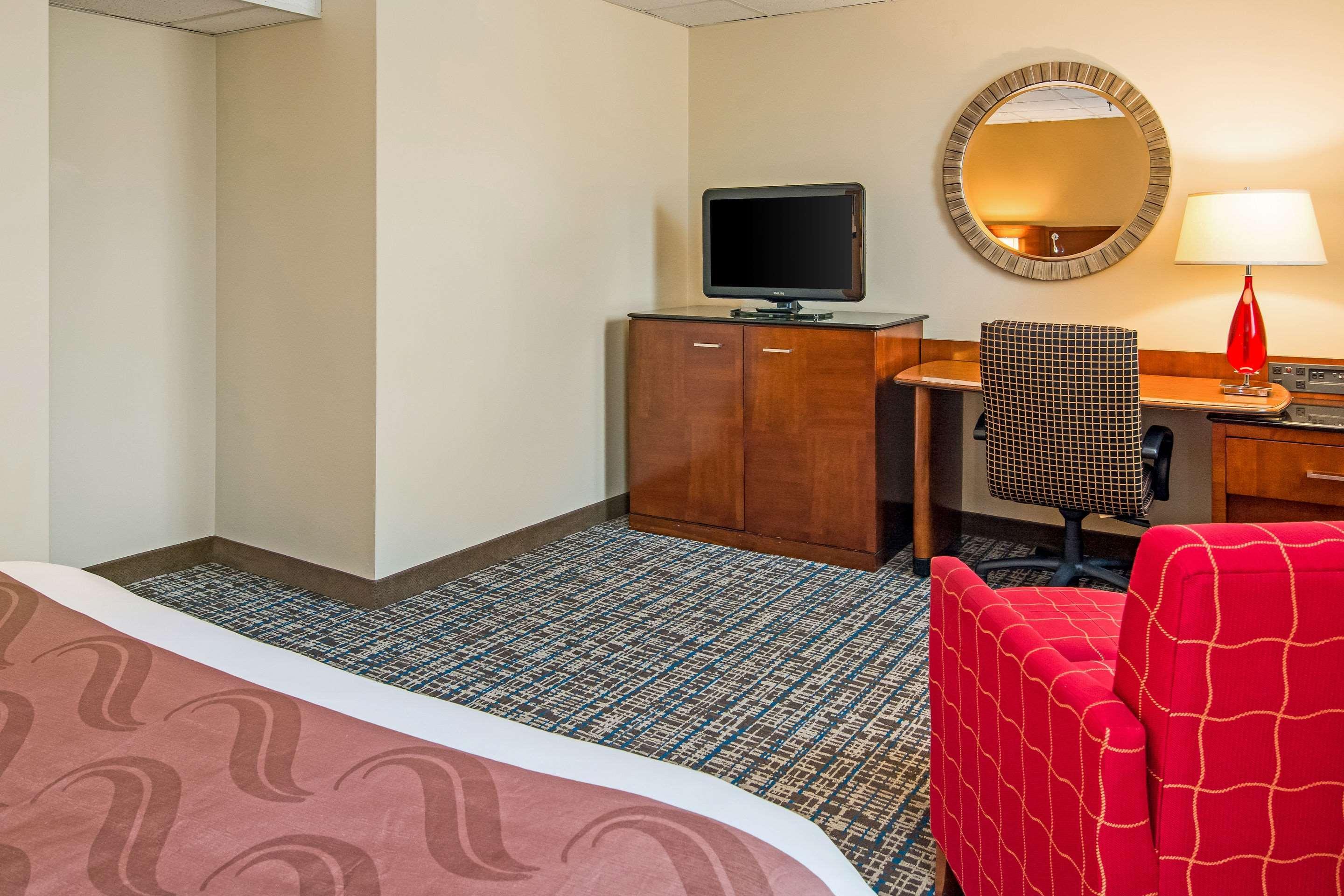 Quality Inn & Suites Virginia Exterior photo